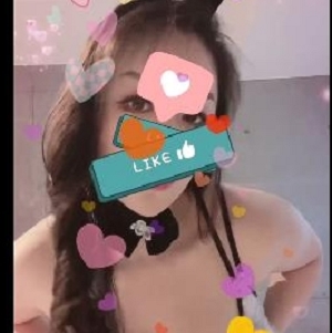 OnlyFans：风韵犹存的大罩杯熟女yoshika的付费私拍解锁，白皙肌肤，性感臀部，100v高清，3.6g视频