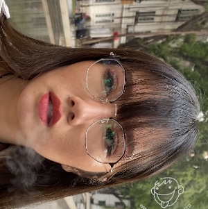 美女穿着高跟长腿紧身皮裤的视频